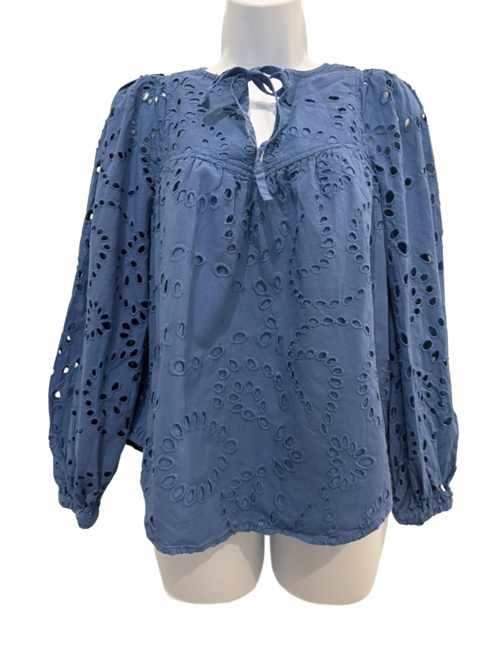 Tuckernuck Blue Eyelet Embroidered Pullover Blouse, XS